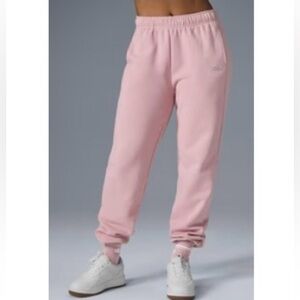 ALO Accolade Sweatpants in Ballet Pink size S